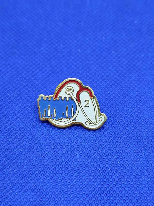 Pin’s médical Stéthoscope Numéro 2 Groupe de Personnes PUNCH Vintage