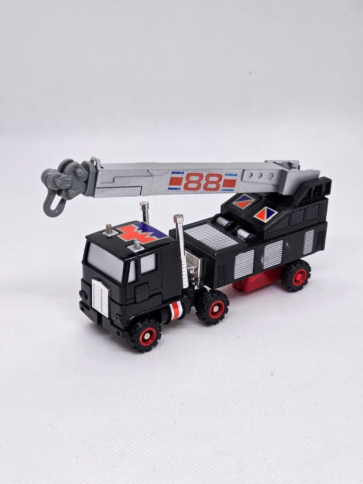 5880618