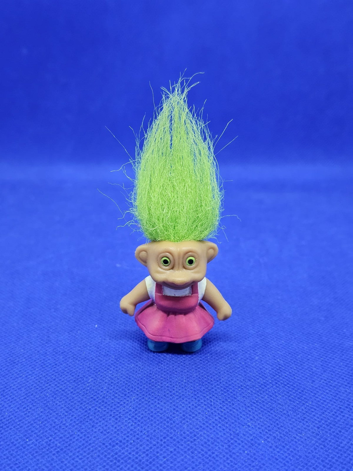 Mini Troll fille Soma cheveux verts robe rose vintage années 900